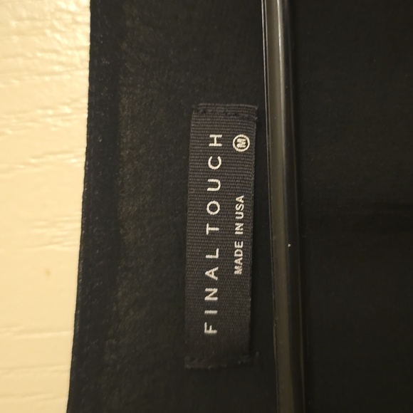 Final Touch v-neck crop top - Picture 4 of 4